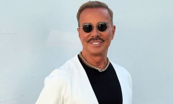 Λάκης Γαβαλάς