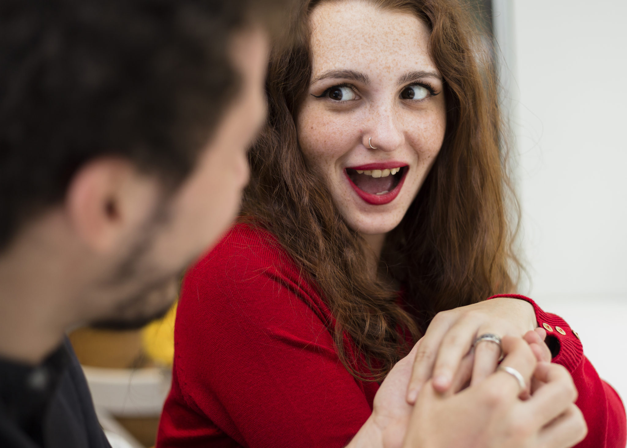 Οι 11 χαρακτηριστικές φράσεις των ανθρώπων που «διψάνε» για προσοχή