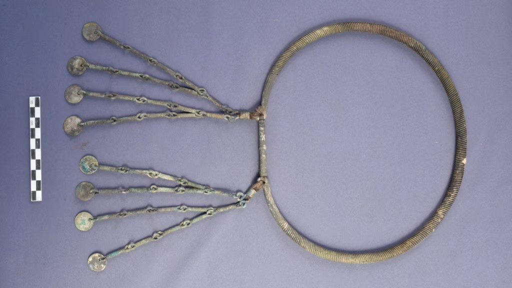 Κοσμήματα από τον τάφο της Γιακούτ σαμάνου. Πηγή/Φωτογραφία: Patrice Gérard-CNRS