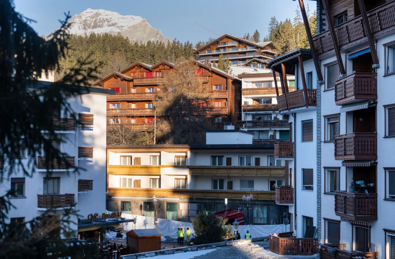 Ελβετία: Δεκάδες νεκροί και 100 τραυματίες - Συνέντευξη Τύπου για την έκρηξη σε μπαρ στο Crans-Montana