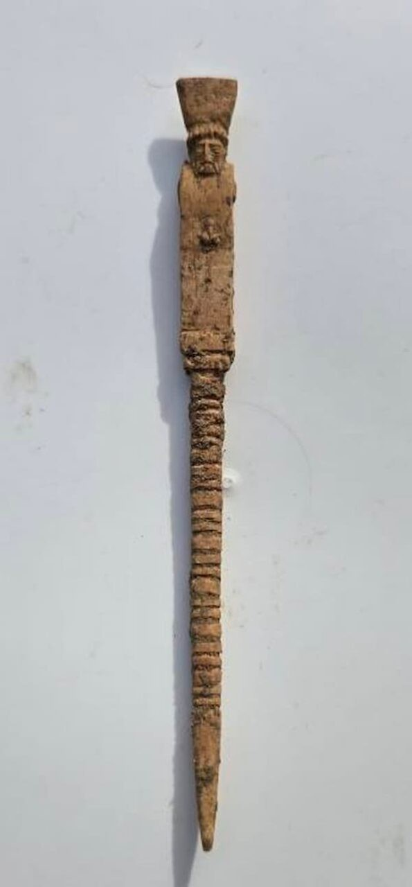 Η γραφίδα ολόκληρη. Φωτογραφία: Εφορεία Πολιτιστικής Κληρονομιάς και Περιβάλλοντος της Καλτανισέτα 