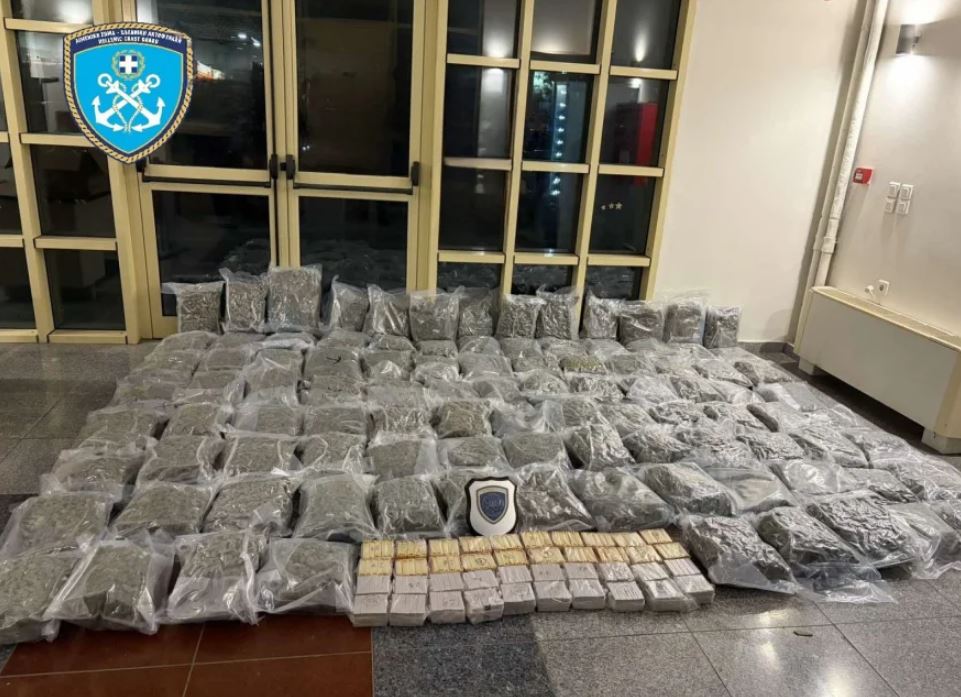 Ναρκωτικά αξίας 900.000 ευρώ βρέθηκαν σε φορτηγό στο Ρίο – Συνελήφθη ο οδηγός και ένας 45χρονος στους Αμπελόκηπους που είχε αποθήκη για διακίνηση