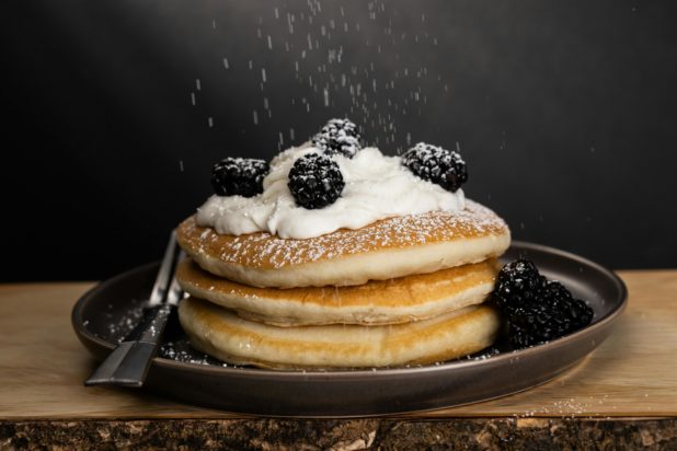 Συνταγή για τα αυθεντικά pancakes. Φωτογραφία: Pexels