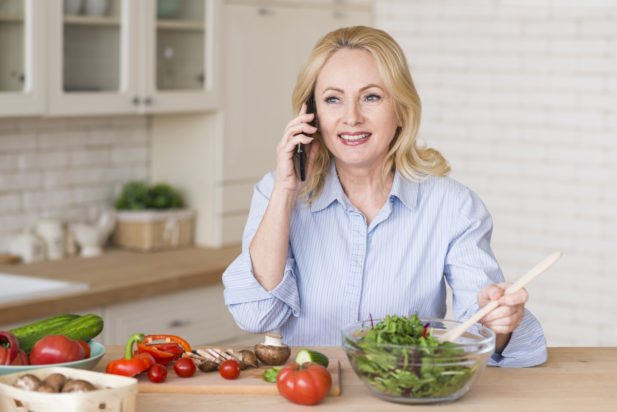 Eμμηνόπαυση: Τα 2 θρεπτικά συστατικά που βοηθούν στην καθυστέρησή της, σύμφωνα με μελέτη