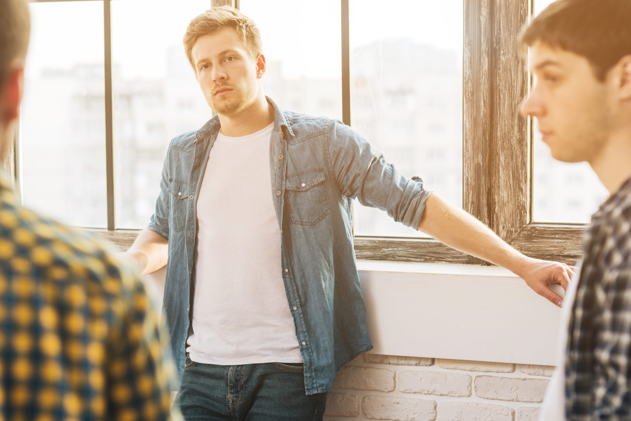 Βγήκε ραντεβού με μια κοπέλα που έφερε μαζί όλη την οικογένεια και οι γονείς της άρχισαν την ανάκριση - "θα μείνω για πάντα single". Φωτογραφία: Freepik