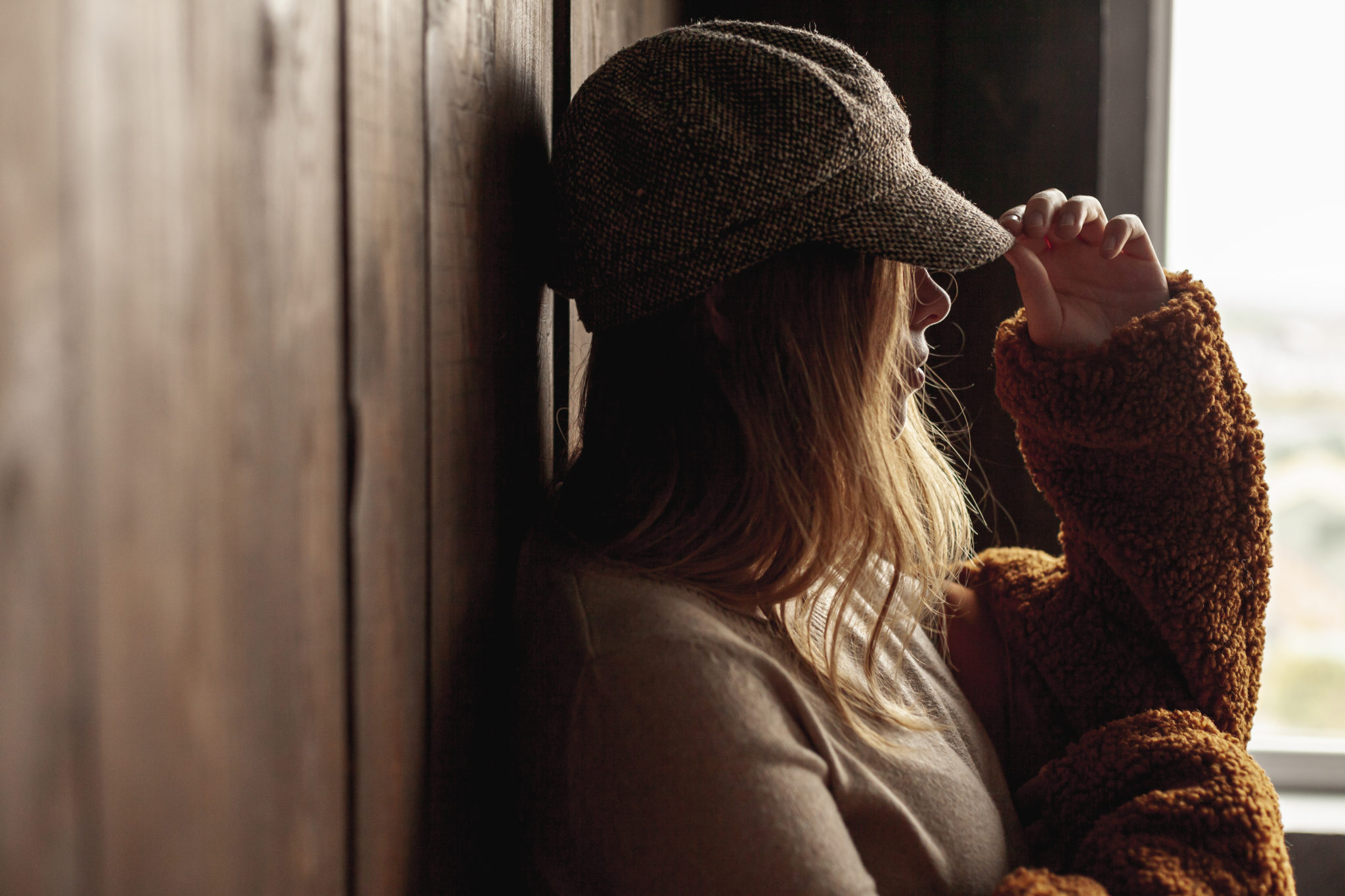 Μεγαλώσατε χωρίς στοργή; Δείτε τις 9 συμπεριφορές που ίσως έχετε σήμερα χωρίς να το καταλαβαίνετε