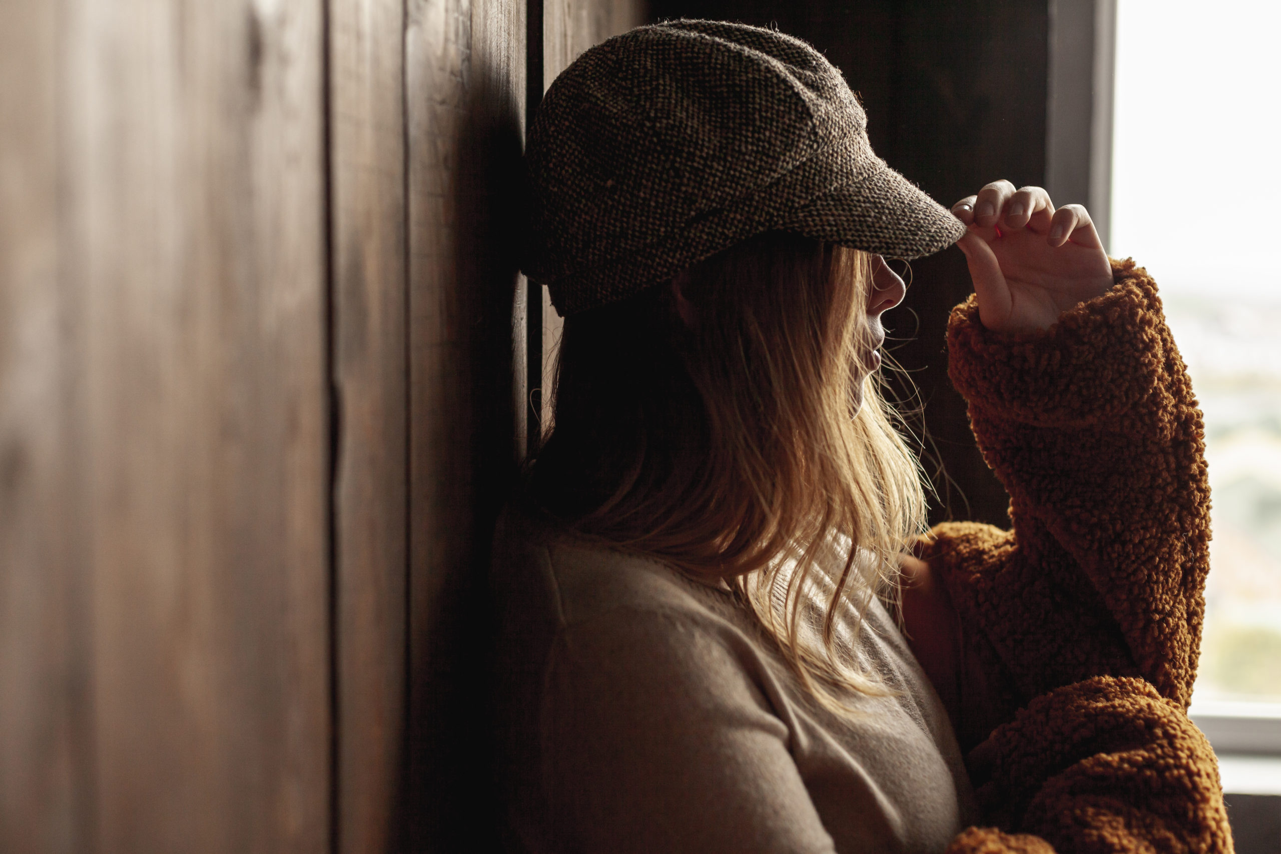 Μεγαλώσατε χωρίς στοργή; Δείτε τις 9 συμπεριφορές που ίσως έχετε σήμερα χωρίς να το καταλαβαίνετε