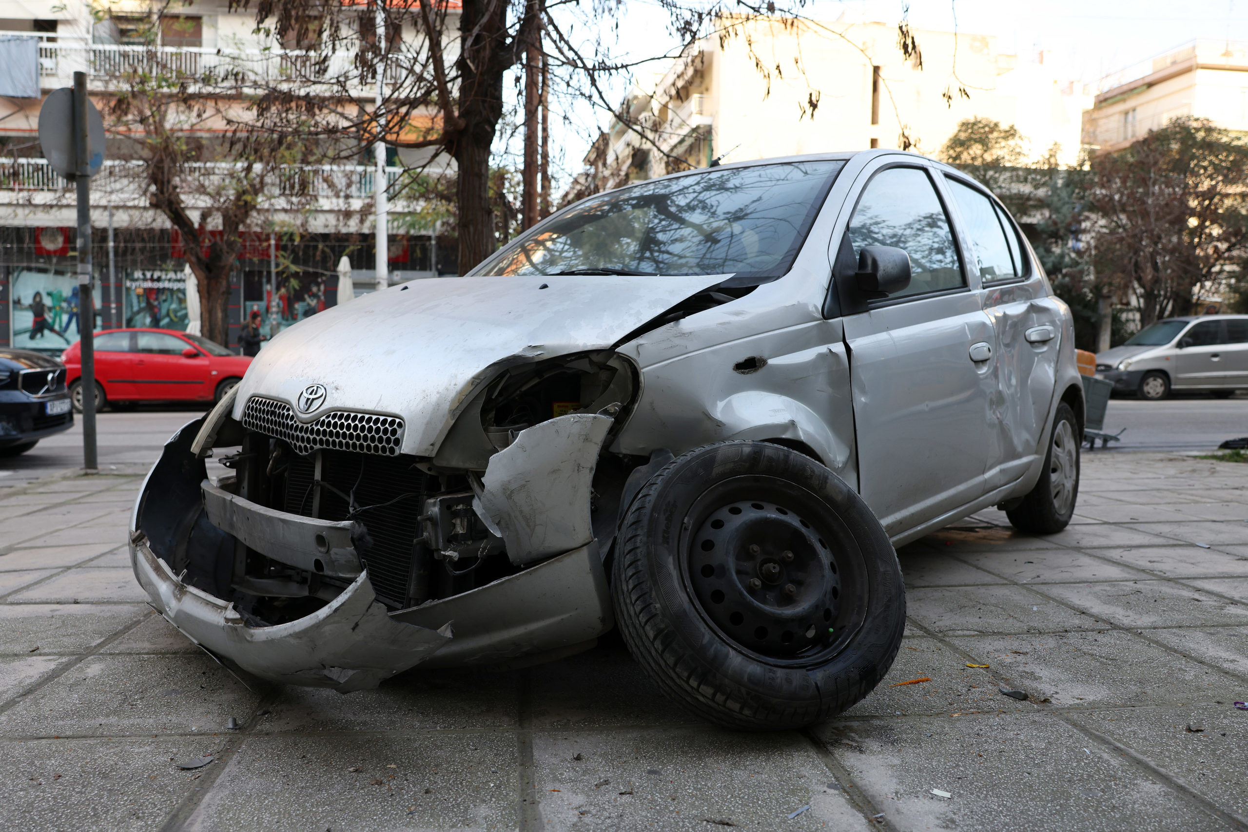 Θεσσαλονίκη: Δίωξη για επικίνδυνη οδήγηση στην 24χρονη που έπεσε πάνω σε 15 αυτοκίνητα