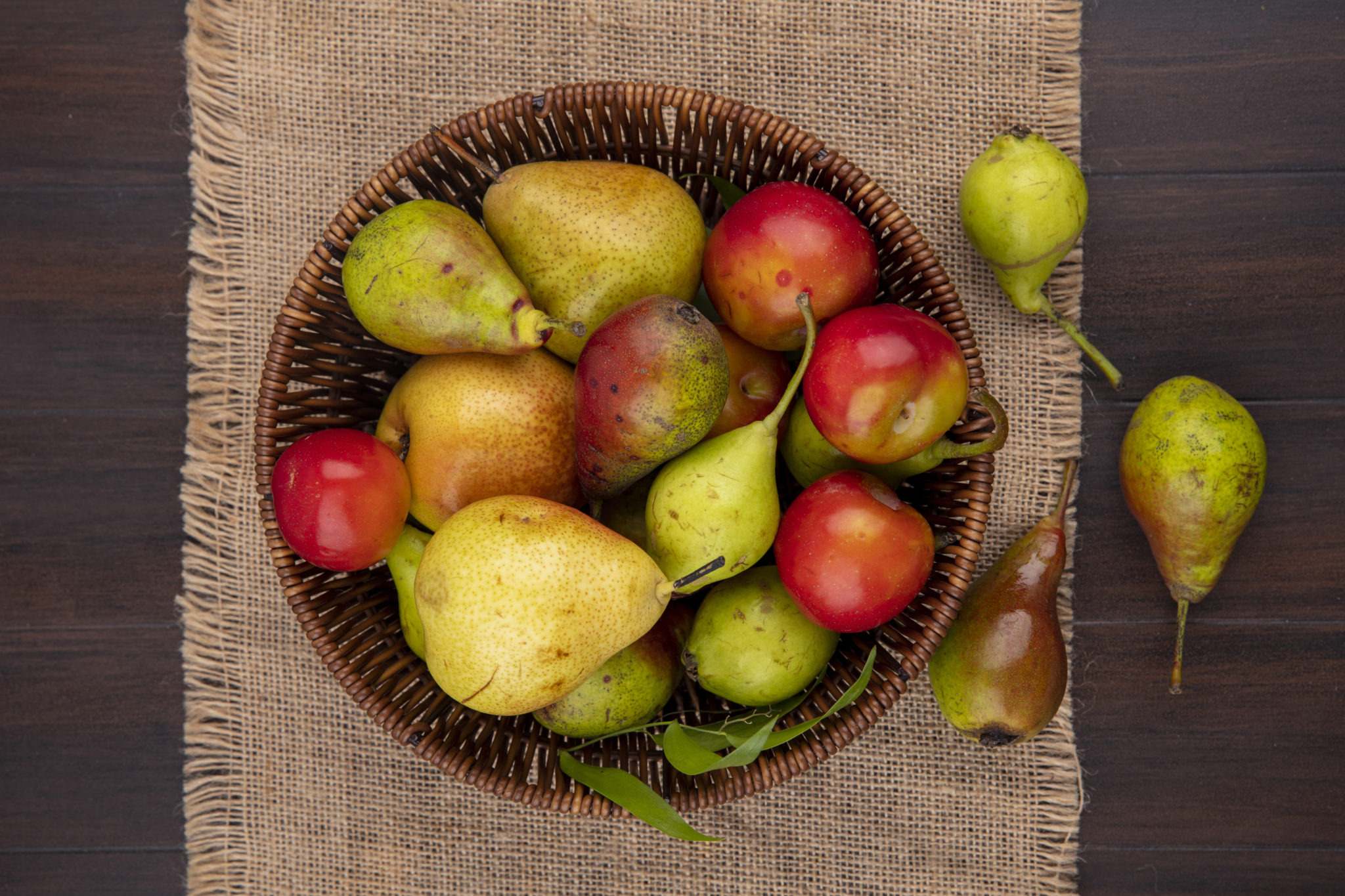 Μήλο vs Αχλάδι: Ποιο φρούτο έχει τις περισσότερες φυτικές ίνες και θρεπτικά συστατικά - Τα οφέλη για την υγεία