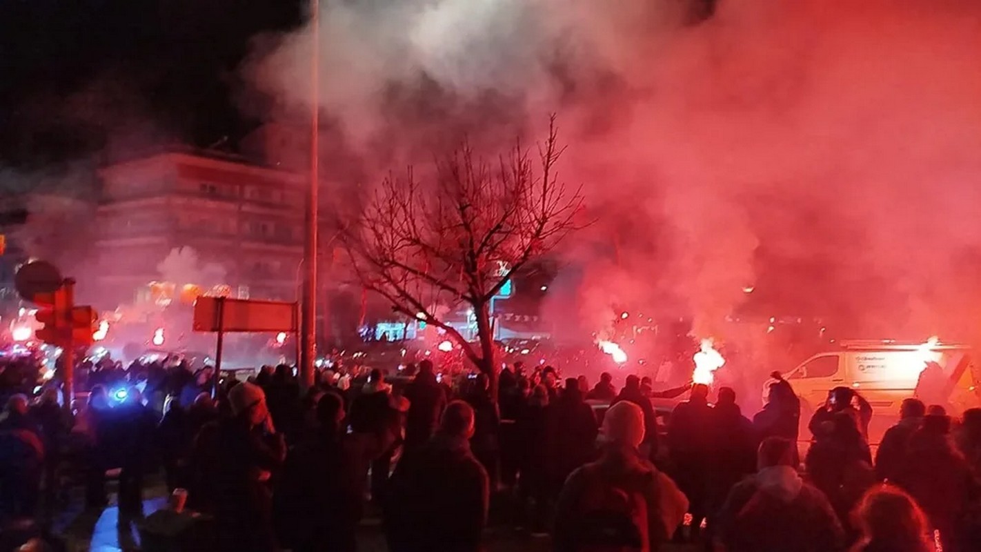 Τραγωδία στη Ρουμανία: Έφτασαν στο γήπεδο της Τούμπας οι 7 σοροί των οπαδών του ΠΑΟΚ – Δείτε φωτογραφίες και βίντεο