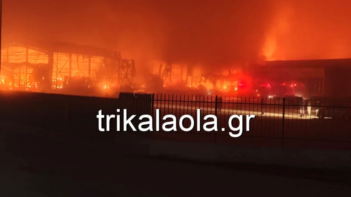 Τρίκαλα: Μεγάλη φωτιά στο εργοστάσιο «Βιολάντα» – Αγνοούνται πέντε γυναίκες, στο νοσοκομείο 8 εργαζόμενοι