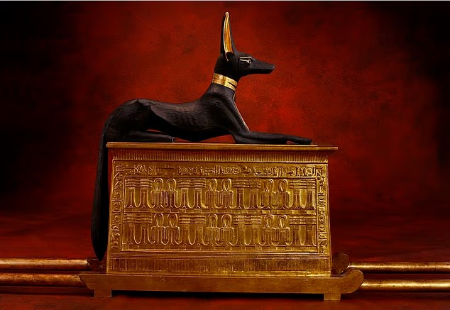 Η θεωρία επεσήμανε τα αρχαία αιγυπτιακά κιβώτια, σημειώνοντας πόσο παρόμοια είναι με την Κιβωτό. Φωτογραφία: Daily Mail 