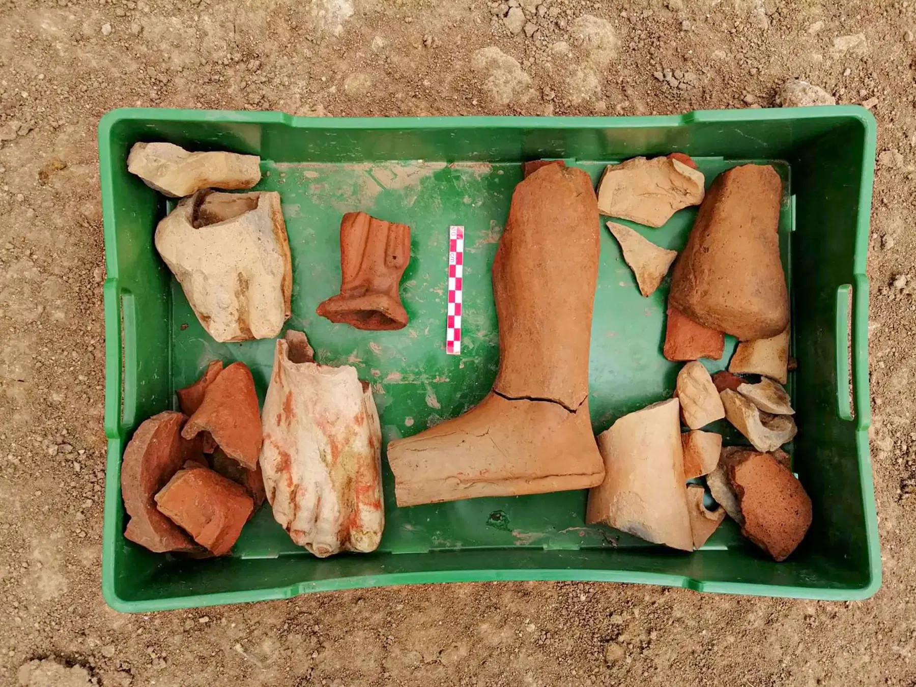 Αναθήματα που ανακαλύφθηκαν στο ιερό. Φωτογραφία: Special Superintendence of Rome