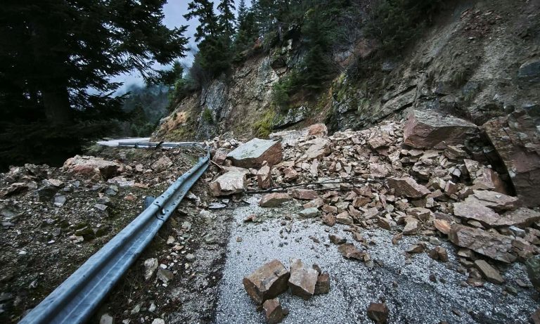 Προβλήματα από την έντονη βροχόπτωση στην Ήπειρο – Αποκλεισμένο το χωριό Ματσούκι στα Τζουμέρκα