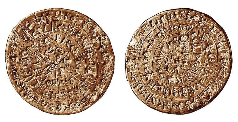 Ένα ακριβές αντίγραφο του δίσκου που κατασκευάστηκε από τον Luigi Pernier το 1909. Φωτογραφία: Public domain / Wikimedia Commons 