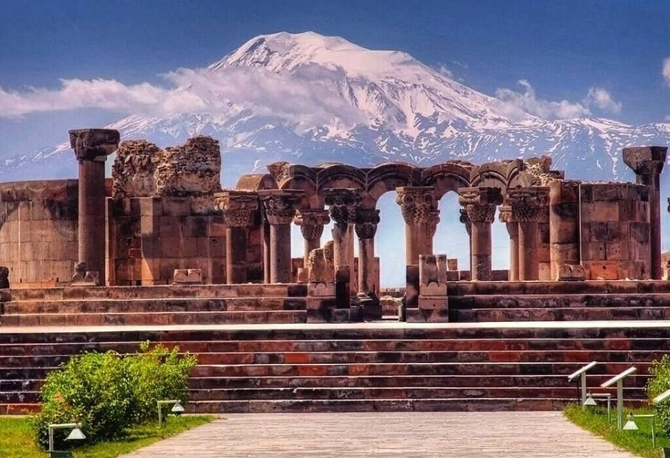 Θέα του Αραράτ από τον αρμενικό ναό του Γκαρνί. Φωτογραφία: dergipark.org.tr