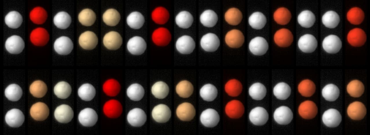 Μια εικόνα διαδοχικών στιγμιοτύπων (stop-motion) που δείχνει ζεύγη σφαιριδίων μεγέθους χιλιοστού να σχηματίζουν έναν χρονικό κρύσταλλο σε διάστημα περίπου ενός τρίτου του δευτερολέπτου. Τα χρώματα αναπαριστούν τα σφαιρίδια να αλληλεπιδρούν σε διαφορετικά στάδια κατά τη διάρκεια αυτής της περιόδου. Πηγή: Κέντρο Έρευνας Μαλακής Ύλης του NYU