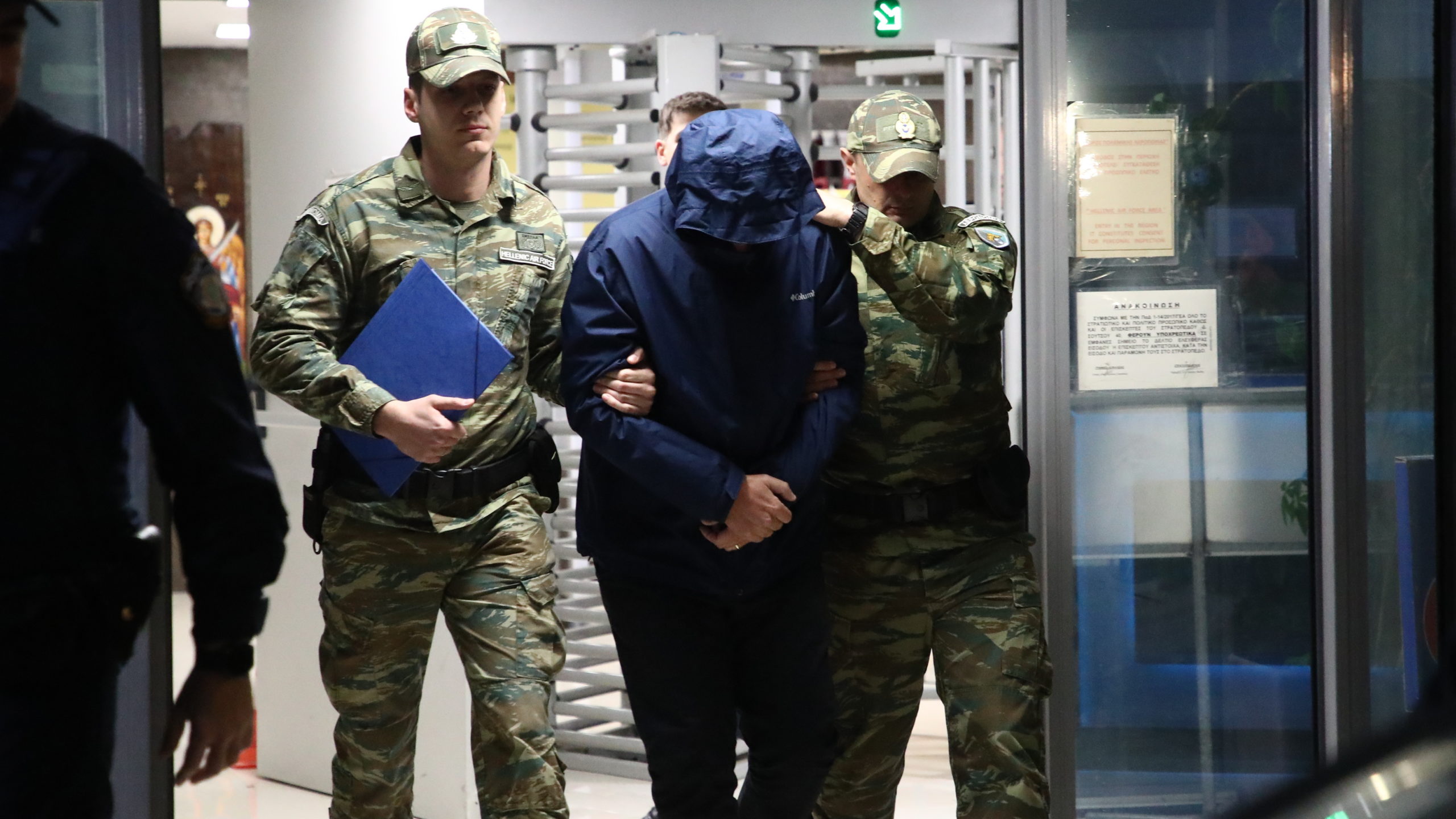 Σμήναρχος: Η έρευνα για την πρόσβαση σε ευαίσθητα δεδομένα από την προηγούμενη υπηρεσία του – Το χρονικό μέχρι την προφυλάκιση και οι ισχυρισμοί για απειλές