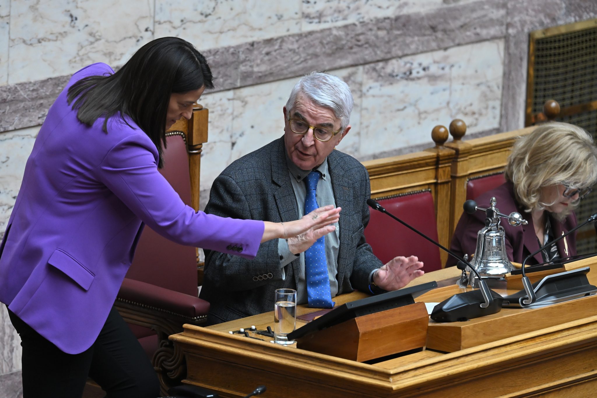 Βουλή, Νίκη Κεραμέως, Θανάσης Μπούρας