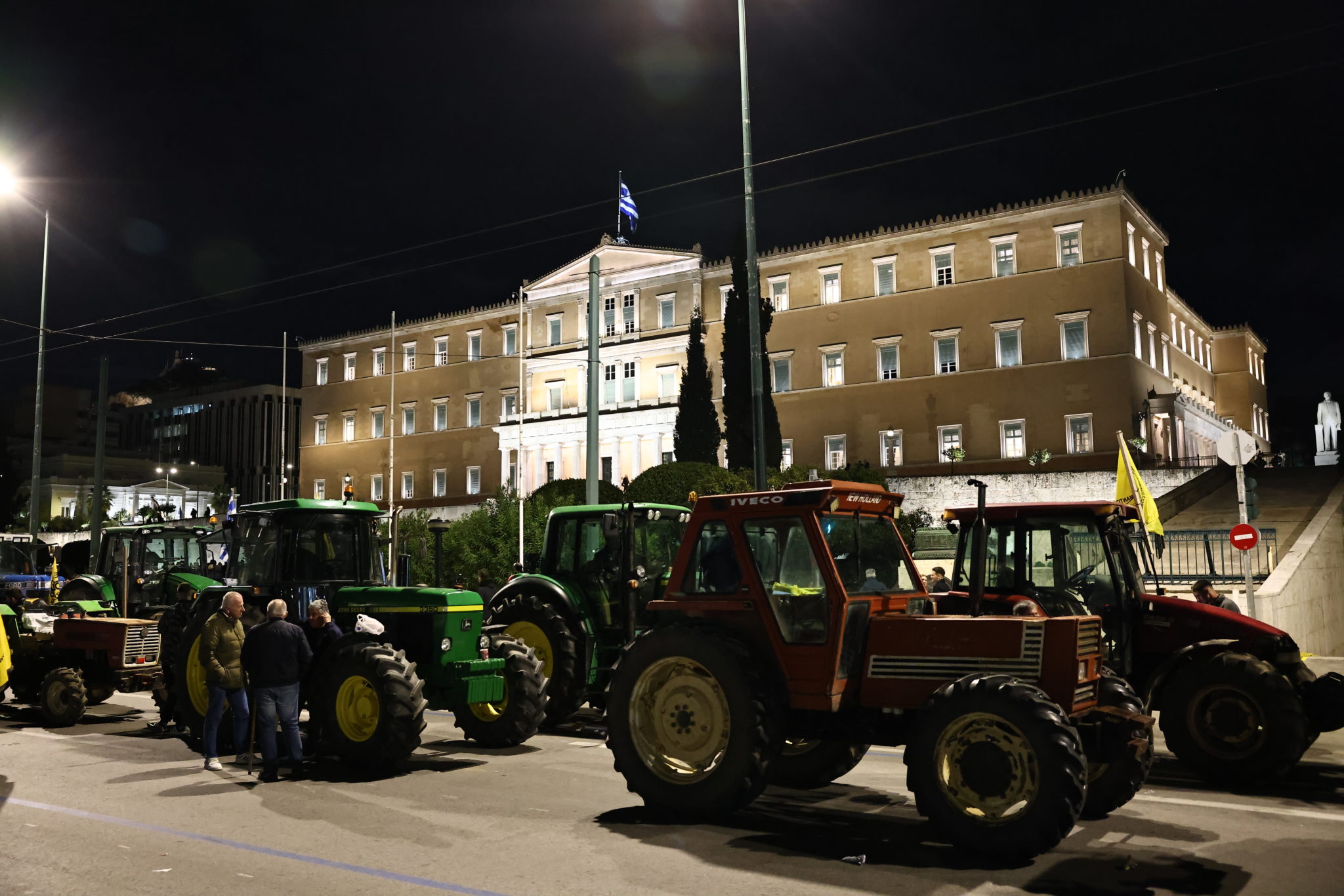 Αγρότες, Σύνταγμα