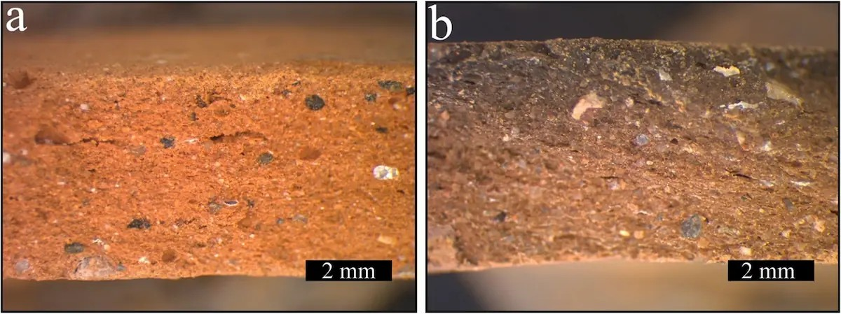 Εικόνες δειγμάτων χειρός του FRE14 από τη Μακροομάδα (a) και του μεμονωμένου δείγματος (loner) FRE15 (b) από τις Φρεγέλλες. Κλίμακα = 2 mm και για τις δύο εικόνες. Πηγή: B. Borgers et al. 2026.