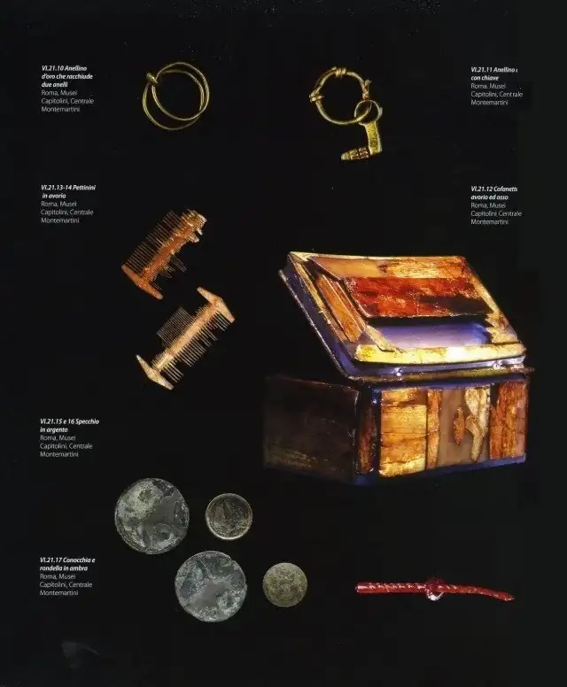 Η κασετίνα, το κλειδί και άλλα αντικείμενα από τη σαρκοφάγο της Κρεπερηίας Τρύφαινας. Πηγή: Μουσεία Καπιτωλίου – Centrale Montemartini