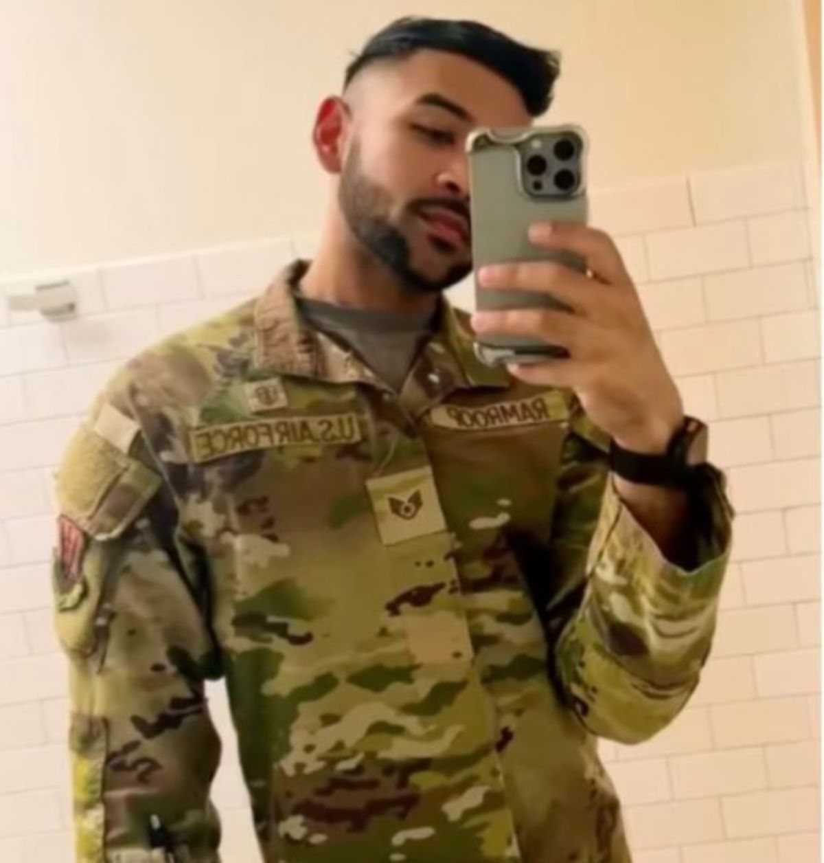 ΑΜΕΡΙΚΑΝΟΣ ΑΞΙΩΜΑΤΙΚΟΣ