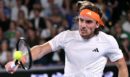 ATP 500: Στον δεύτερο γύρο του Qatar Open ο Στέφανος Τσιτσιπάς - Κέρδισε με 2-0 σετ τον Μοέζ Εσαργκί