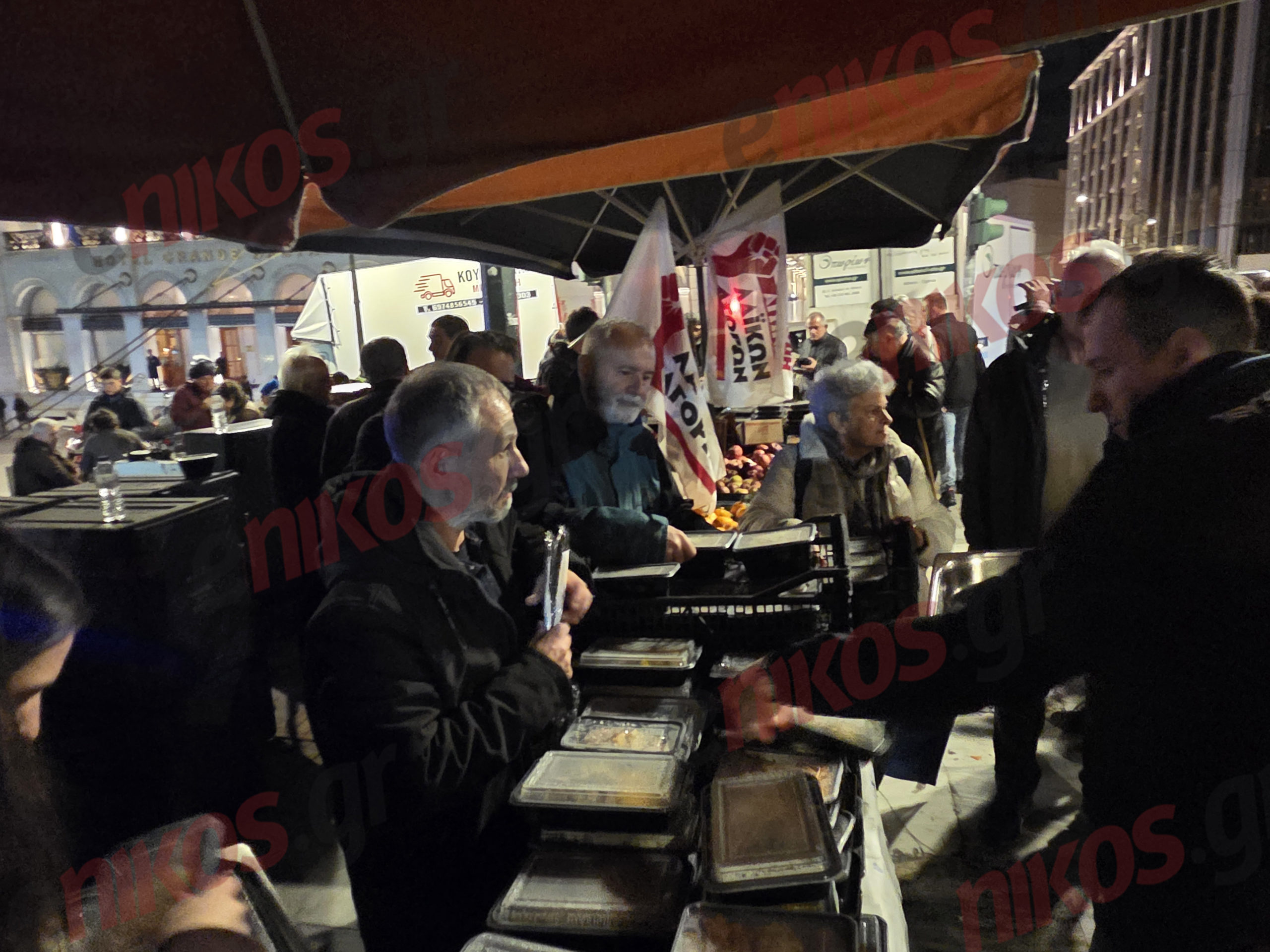 Αγρότες, τρακτέρ, Σύνταγμα, Προβατίνα, φρούτα και σαλάτες