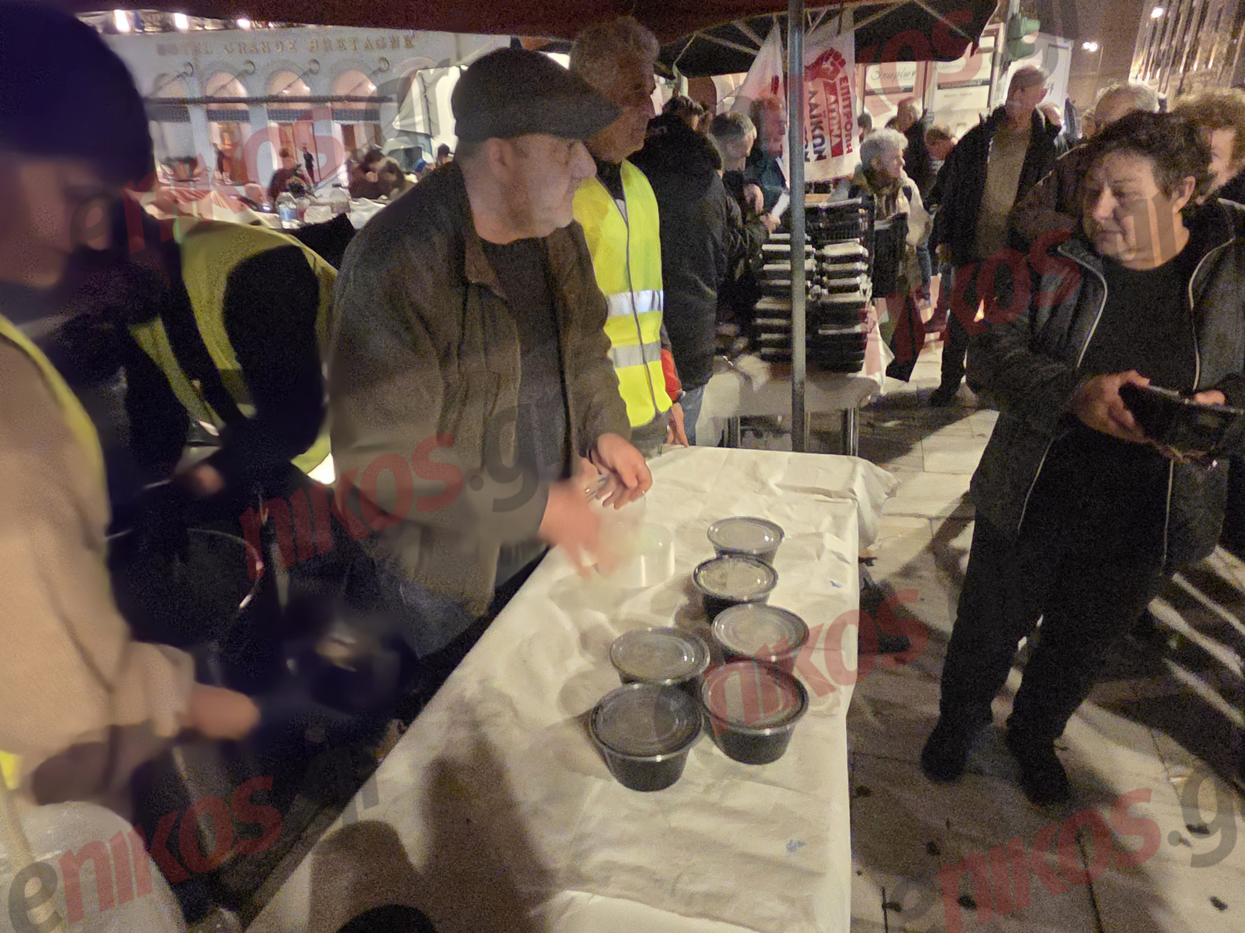 Αγρότες, τρακτέρ, Σύνταγμα, Προβατίνα, φρούτα και σαλάτες