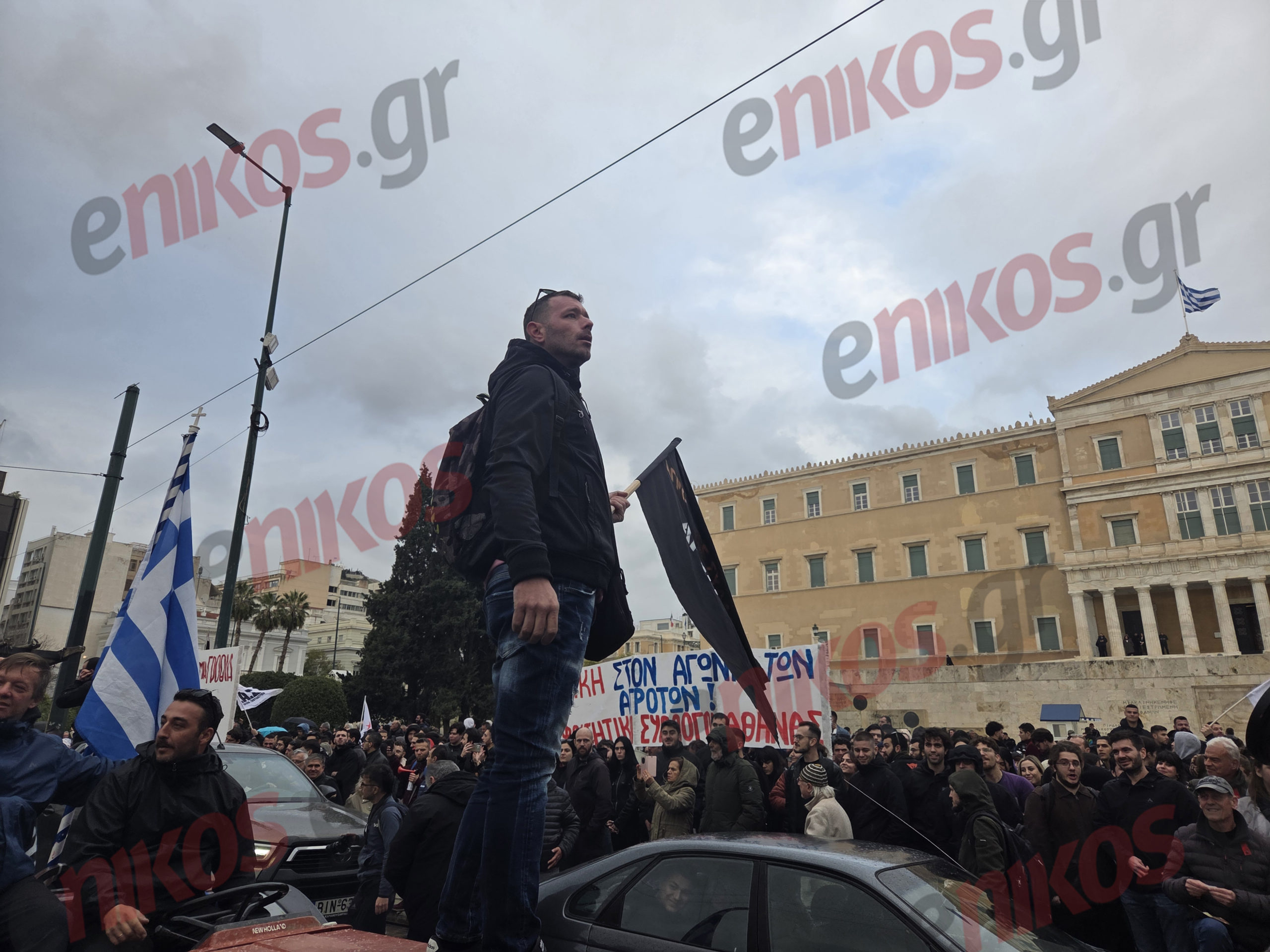 Αγρότες, τρακτέρ, Σύνταγμα