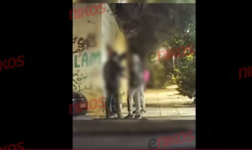 Αθήνα: Χειροπέδες σε μέλη συμμορίας που εξωθούσαν αλλοδαπούς άνδρες στην επαιτεία – Βίντεο από τη δράση τους