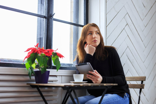 Γυναίκα 21 ετών νόμιζε ότι είχε αλλεργική ρινίτιδα πριν διαγνωστεί με καρκίνο - «Πίστευα ότι ήμουν πάρα πολύ νέα για κάτι τέτοιο»