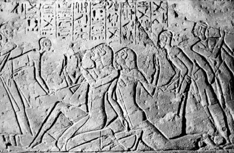 Αρχαίο αιγυπτιακό ανάγλυφο που δείχνει κατασκόπους των Σασού (Shasu) να ξυλοκοπούνται από Αιγυπτίους, 4 Φεβρουαρίου 2026. (Πηγή: Wikimedia Commons)