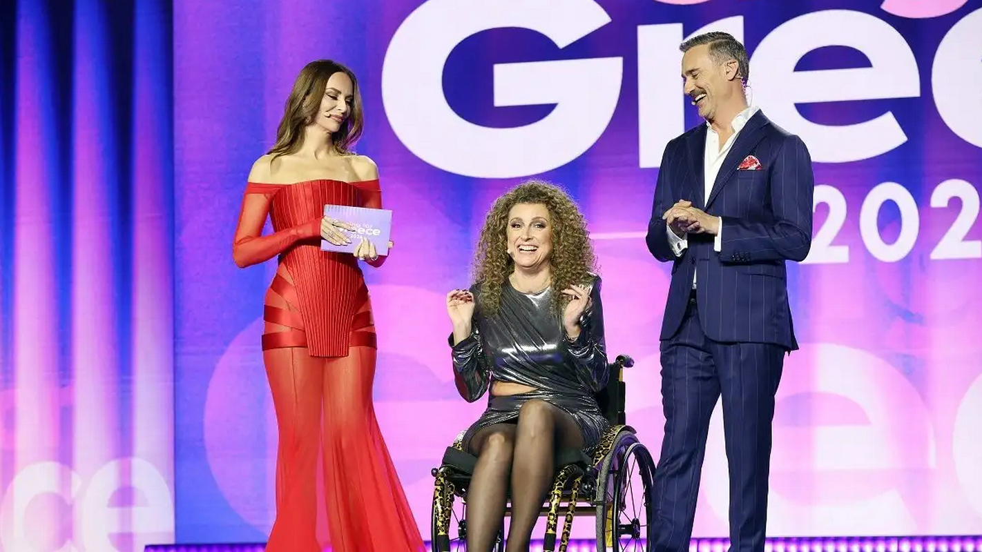 Eurovision 2026:  Η Κατερίνα Βρανά… αυτοτρολάρεται στην έναρξη της βραδιάς: «Θα έχουμε τελειώσει σε 4,5 – 5 ώρες»