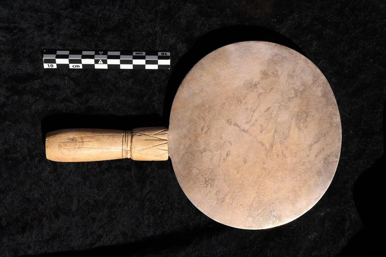 Καθρέπτες που βρέθηκαν ως κτερίσματα σε τάφους. Πηγή: Αιγυπτιακό Υπουργείο Τουρισμού και Αρχαιοτήτων 