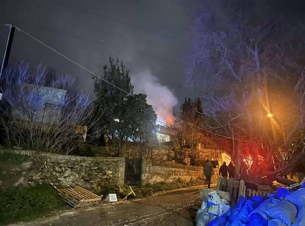 Φωτιά σε μονοκατοικία στην Καβάλα – Επιχείρηση της Πυροσβεστικής