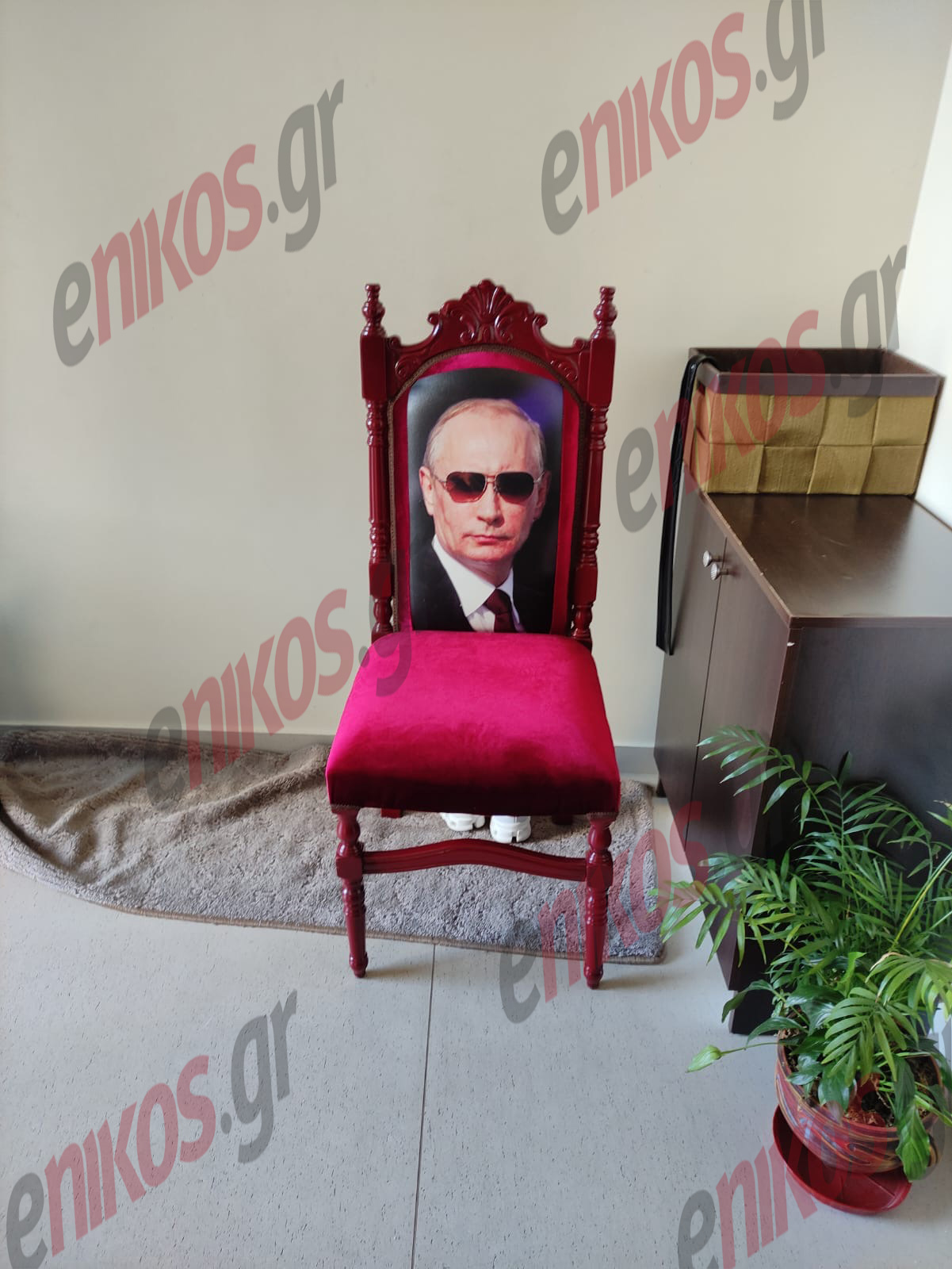 Κύκλωμα λαθραίων τσιγάρων, «Πούτιν», καρέκλα