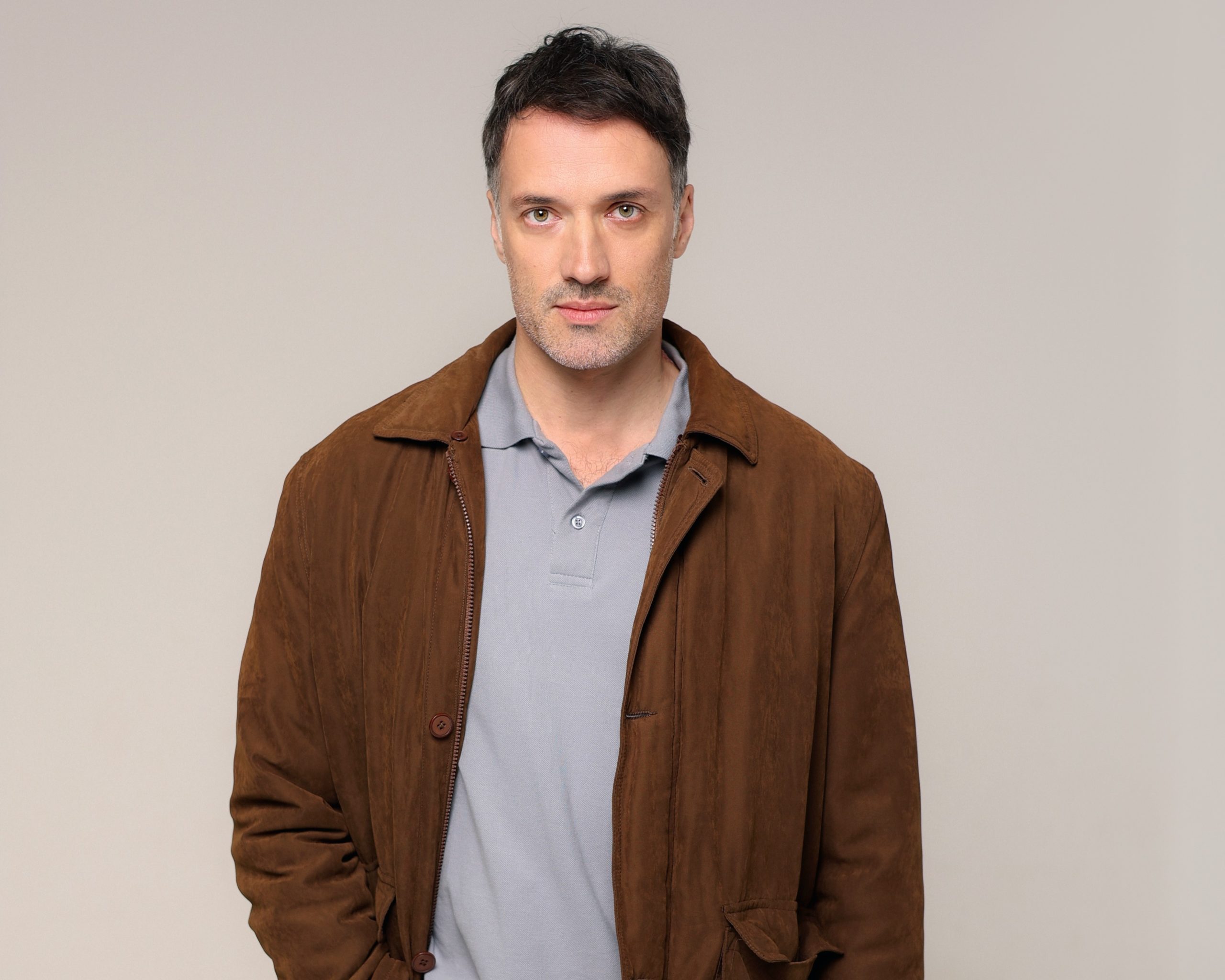 Το Τελευταίο Νησί: Η νέα δραματική σειρά της ΕΡΤ κάνει πρεμιέρα απόψε με διπλό επεισόδιο