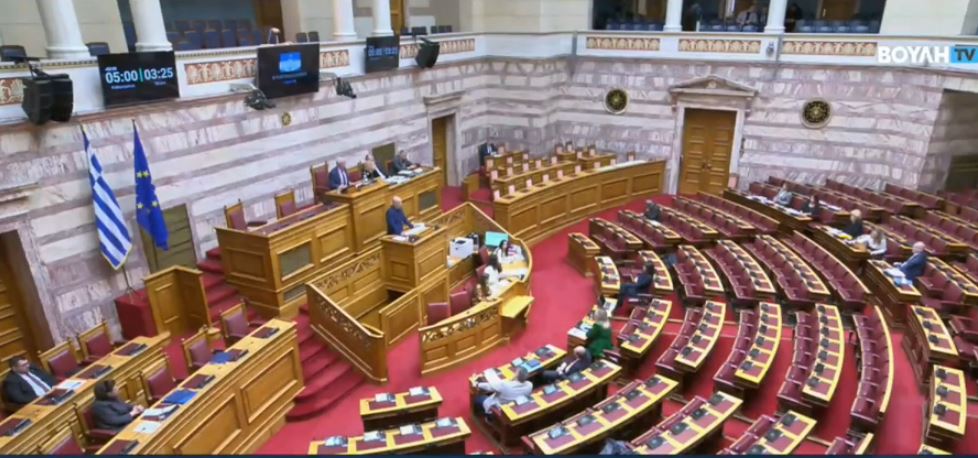 Άγρια κόντρα Λαζαρίδη – Καζαμία στη Βουλή: «Ντροπή για αυτά που λέτε» – «Είστε τσιράκι του Μητσοτάκη»