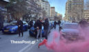 Ταξί: Με καπνογόνα οι οδηγοί έξω από τα γραφεία της ΝΔ στη Θεσσαλονίκη - Δείτε βίντεο