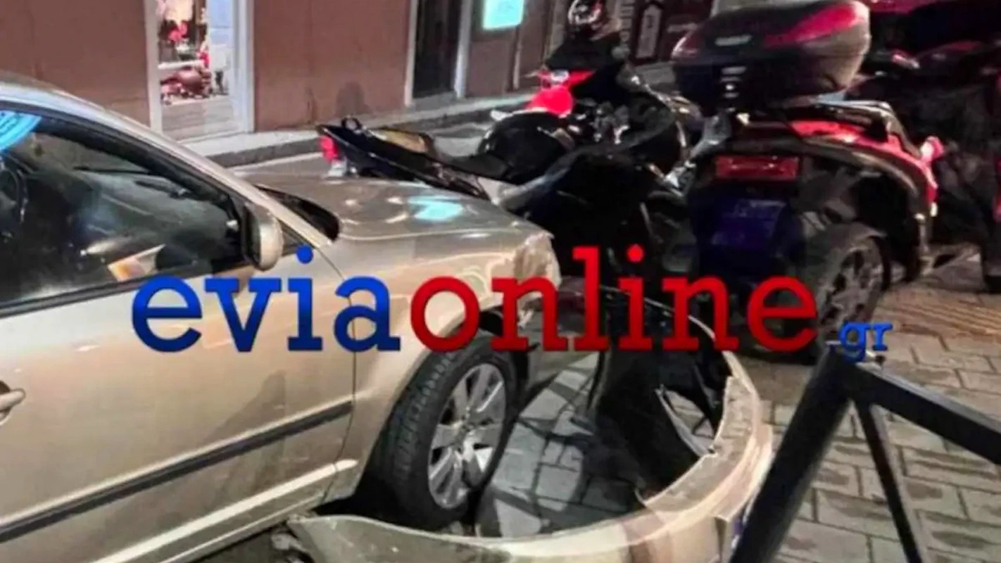 Χαλκίδα: Σοβαρό τροχαίο με σύγκρουση οχημάτων στο κέντρο της πόλης – Παραβίασε «Stop» και έριξε αυτοκίνητο πάνω σε μηχανές