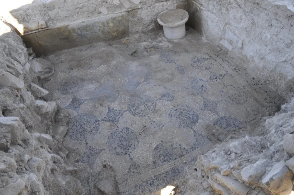 Ενώ άλλα κτίρια στην Όστια διαθέτουν διακοσμητικά στοιχεία, κανένα δεν μπορεί να συγκριθεί με την κλίμακα και την πολυτέλεια αυτής της επισκοπικής αίθουσας. Πηγή: Αρχείο Ostia Project