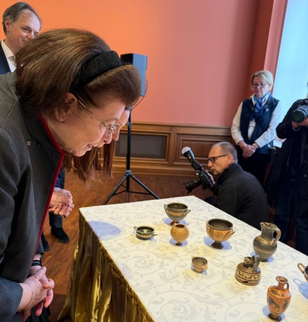 ΛΙΝΑ ΜΕΝΔΩΝΗ