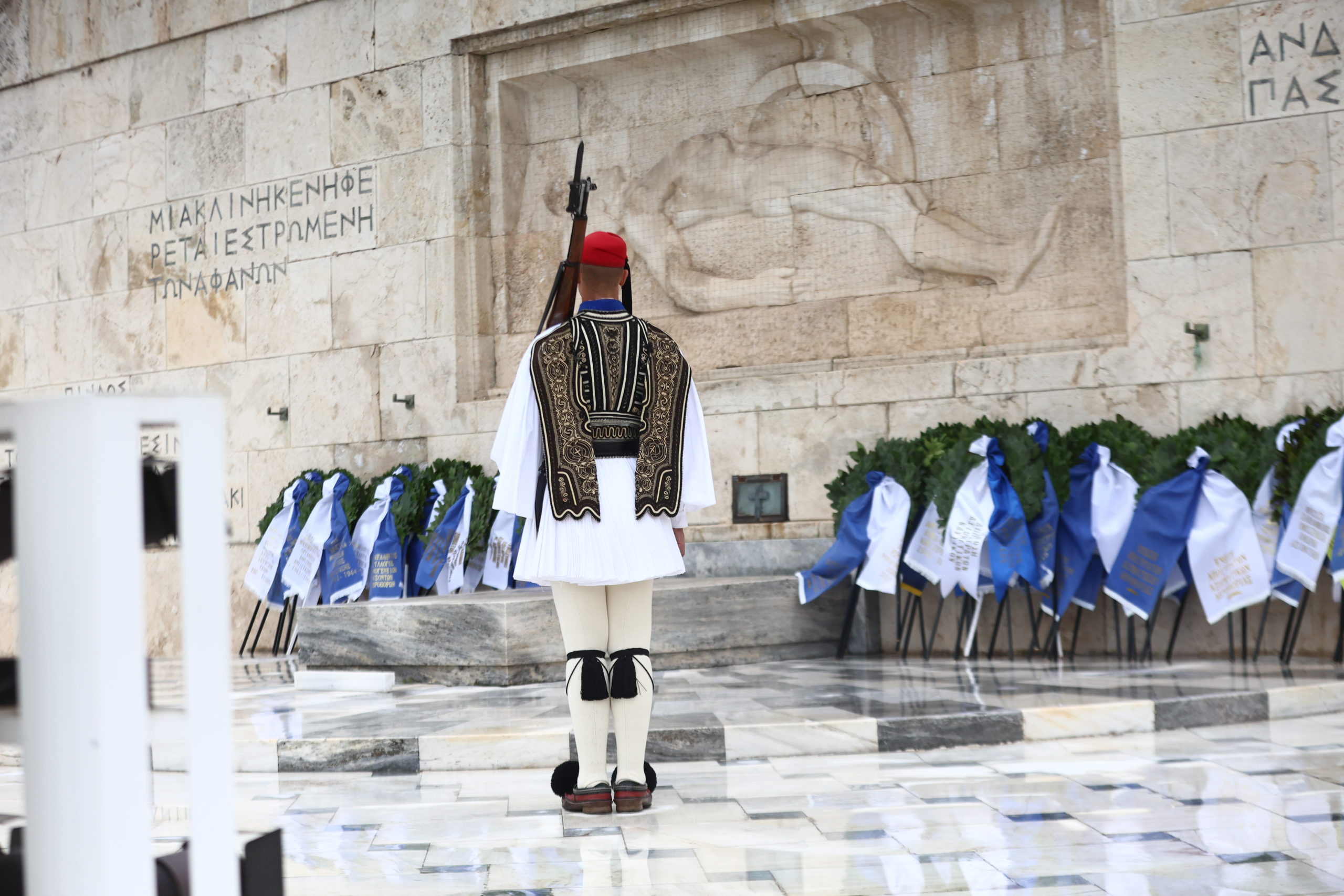 25η Μαρτίου, κατάθεση στεφάνων, Σύνταγμα