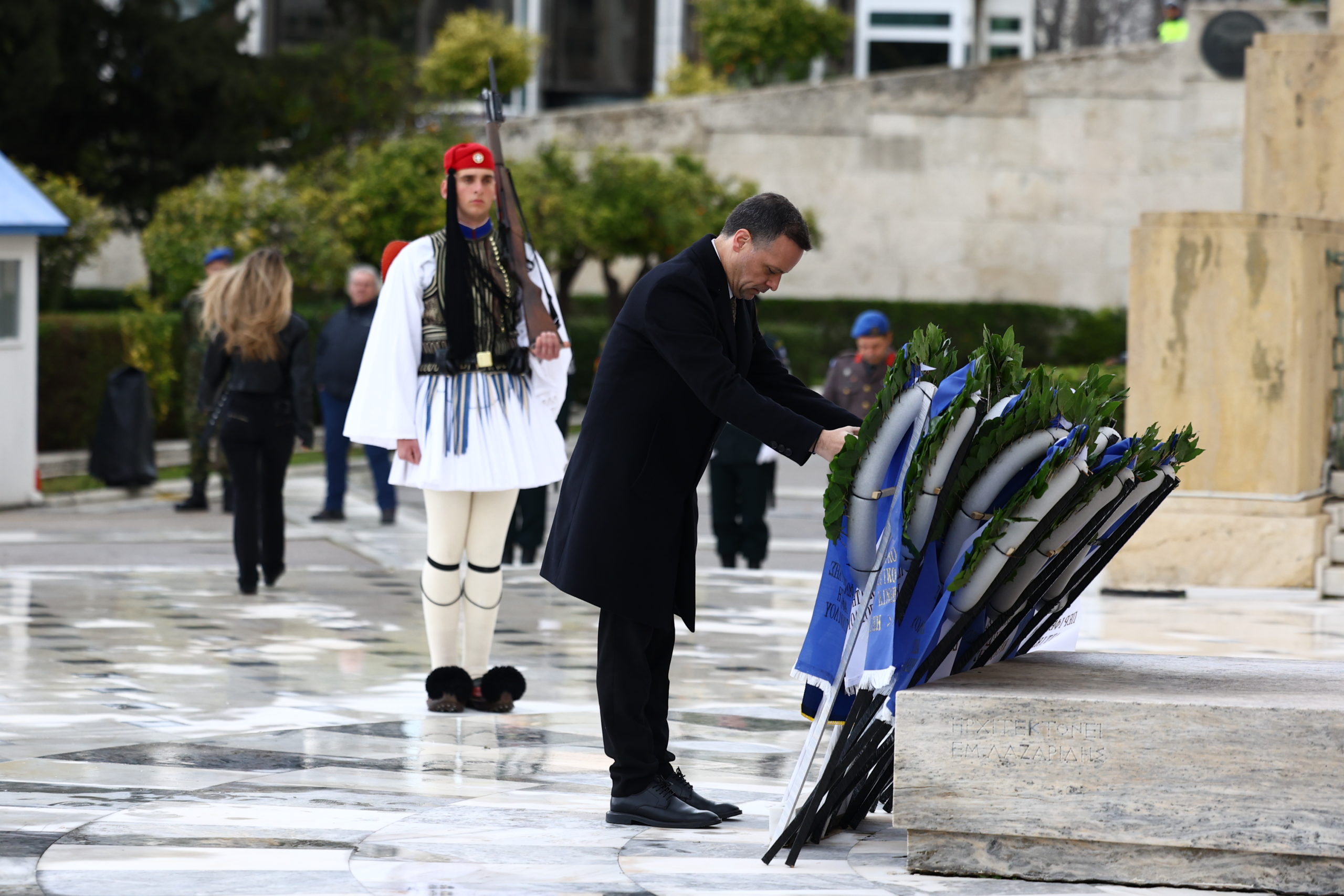 25η Μαρτίου, κατάθεση στεφάνων, Σύνταγμα