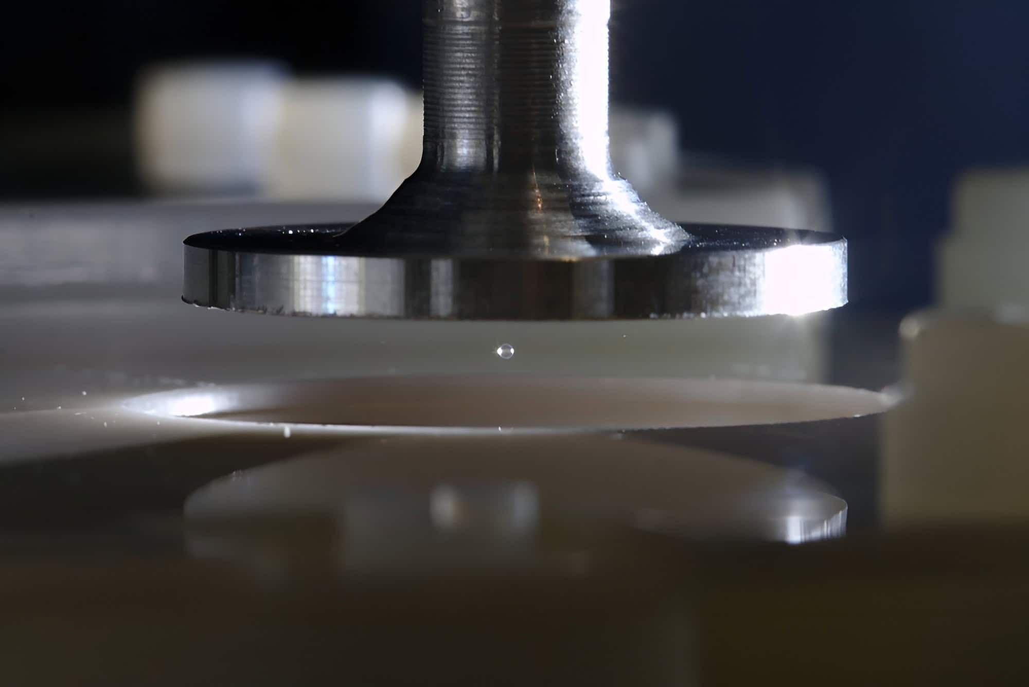 Αιώρηση της ύλης με ήχο. Πειραματική διάταξη με ένα σωματίδιο πυριτίου που αιωρείται ακουστικά. Πηγή: Thomas Zauner/ISTA