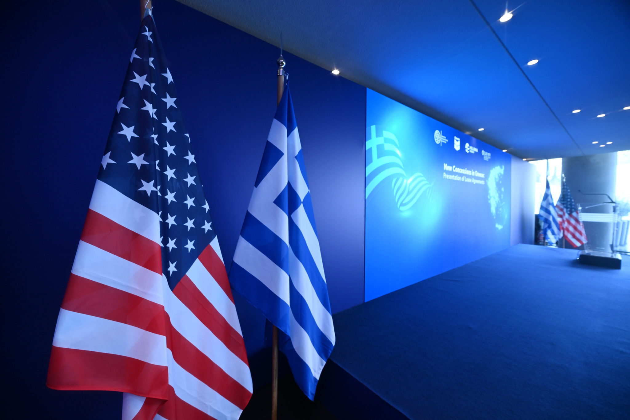 Ελλάδα, ΗΠΑ, Κάθετος Διάδρομος