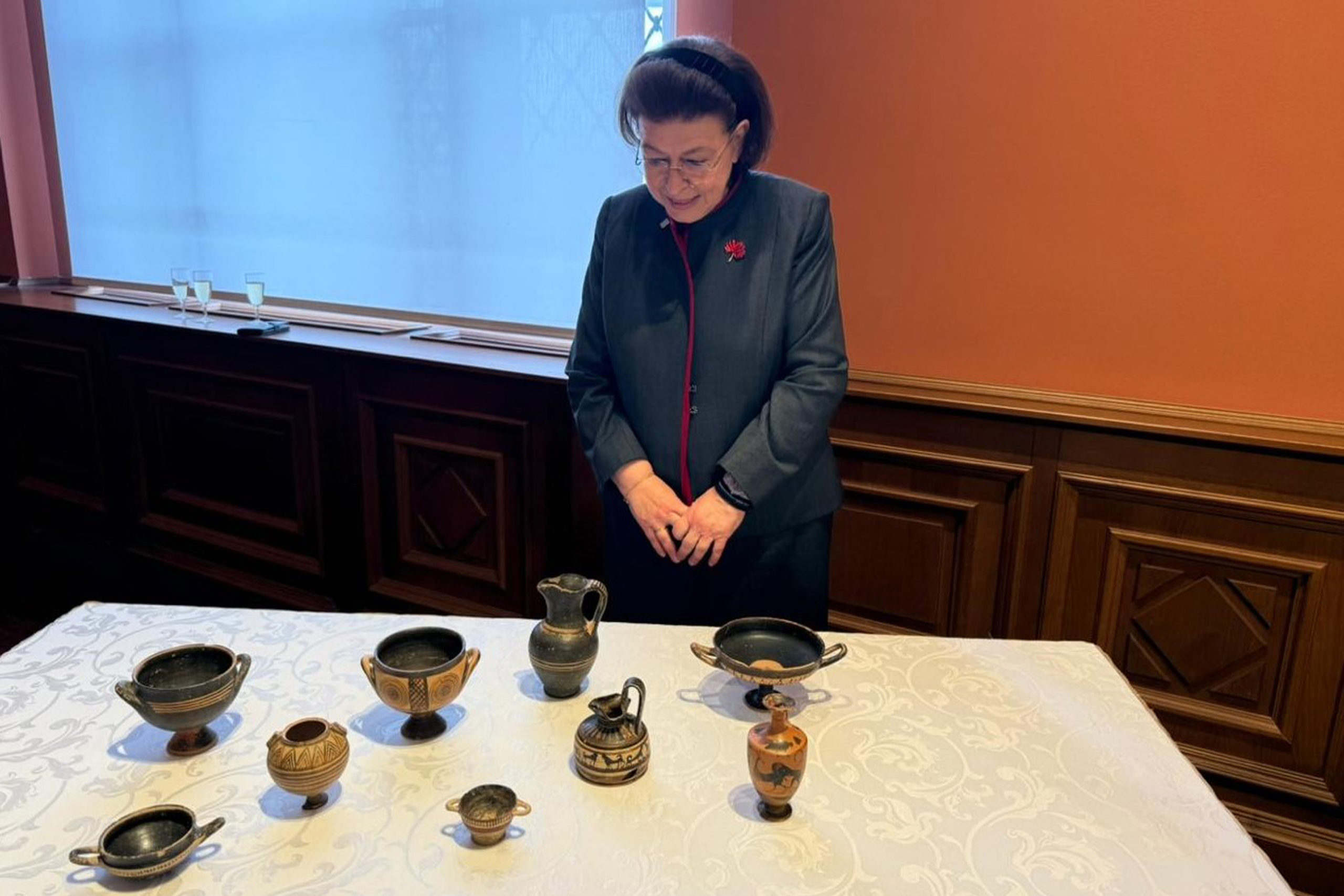 ΛΙΝΑ ΜΕΝΔΩΝΗ