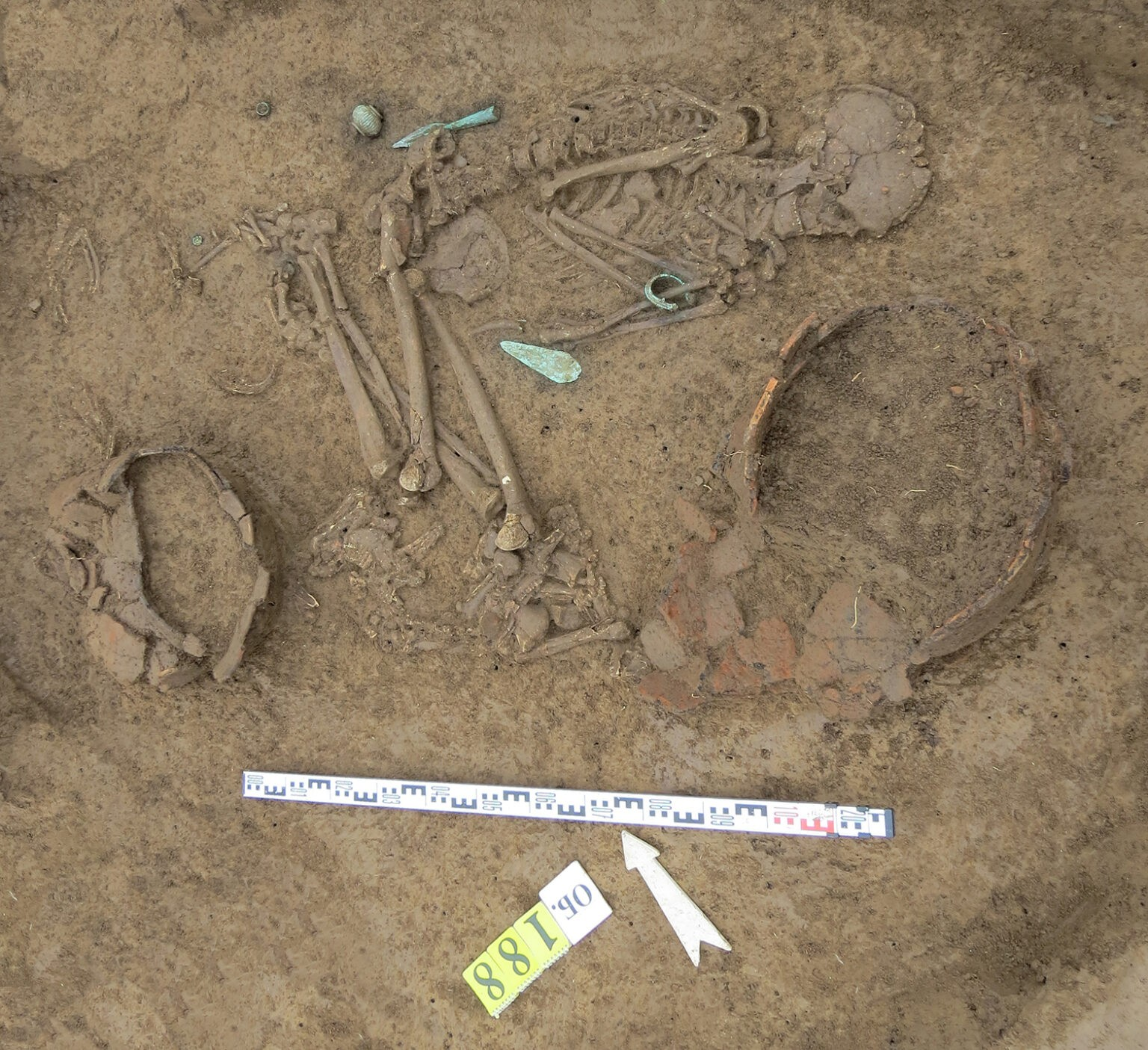 Ταφή με όπλα που αποκαλύφθηκε στον αρχαιολογικό χώρο Khumyk-2. Πηγή: Ινστιτούτο Αρχαιολογίας της Ρωσικής Ακαδημίας Επιστημών (RAS) 